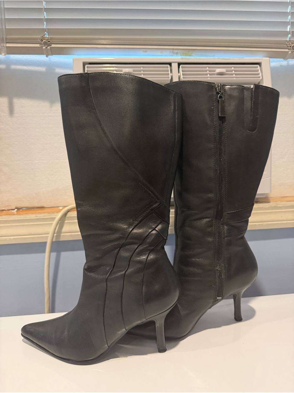 Black Pointed-Toe Mid-Heel Knee-High Boots